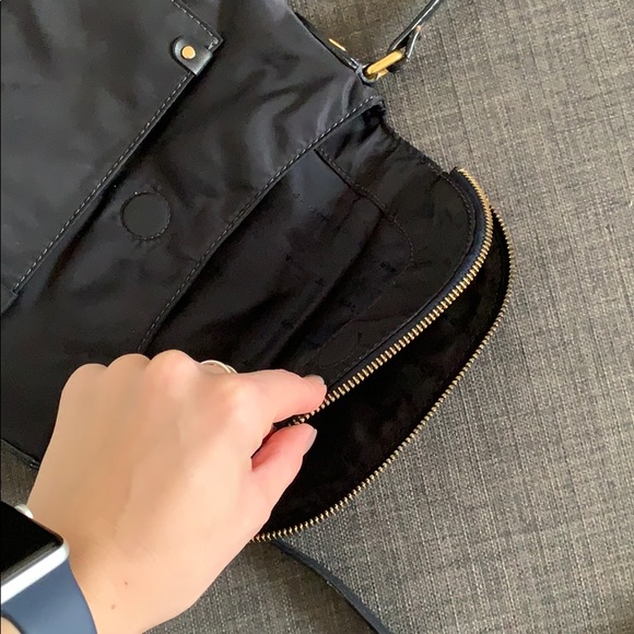 Marc by Marc Jacobs crossbody handbag ๐ - Picture 4 of 5